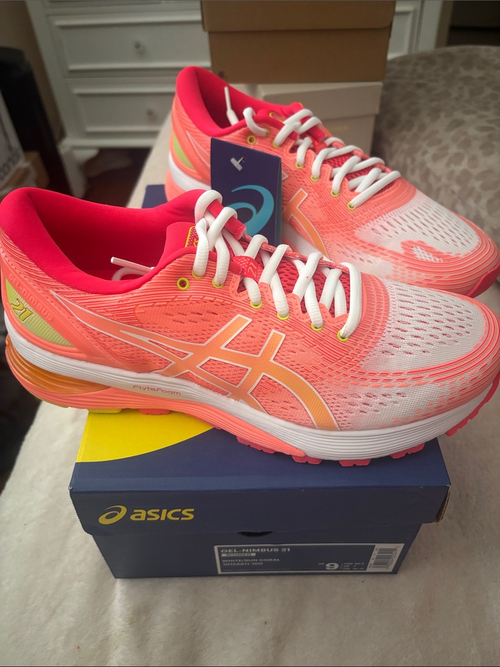 ASICS - Picture 2 of 5